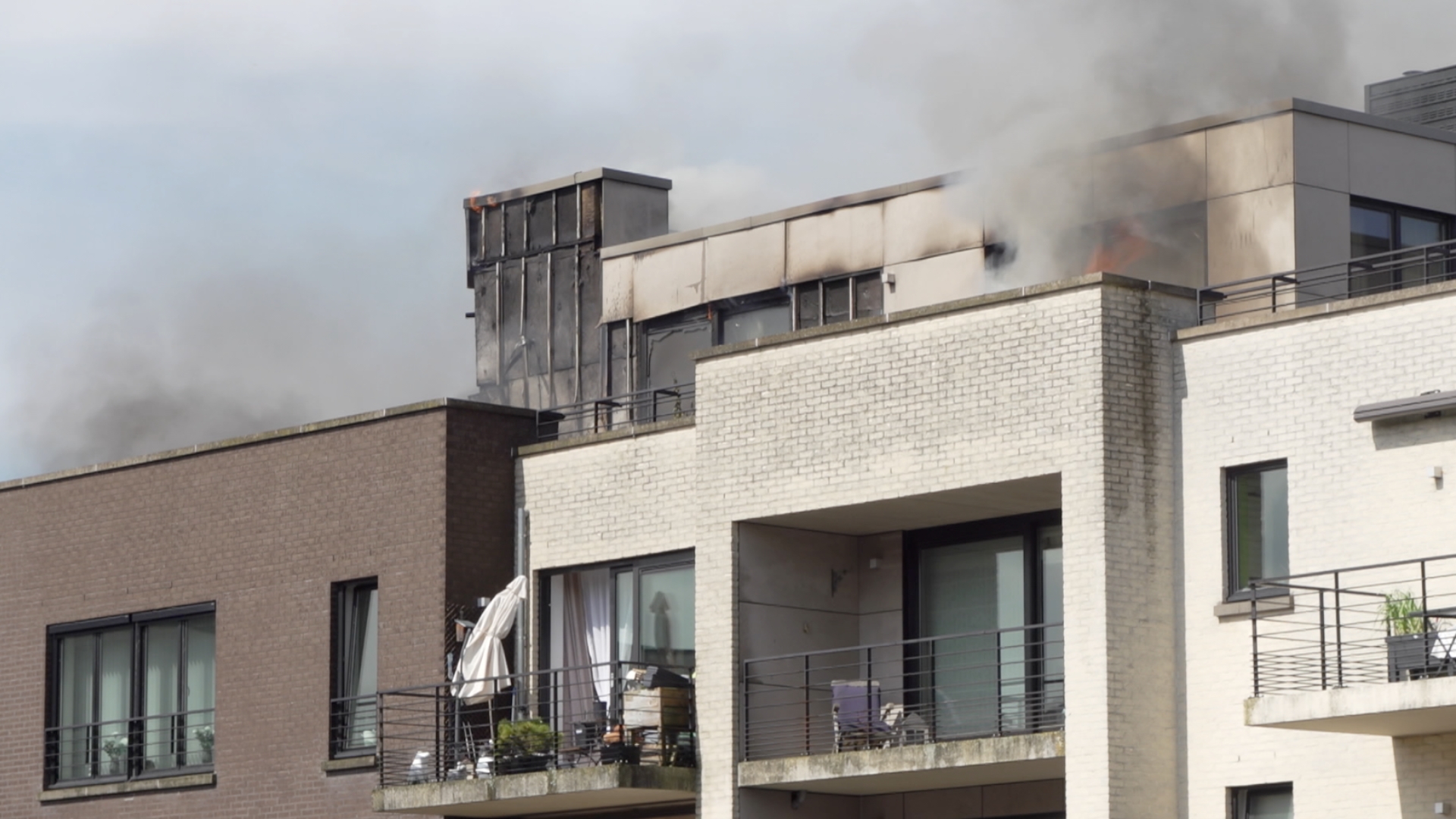 Gembloux : un incendie se déclare au niveau de la toiture d'un appartement, place de la Manufacture