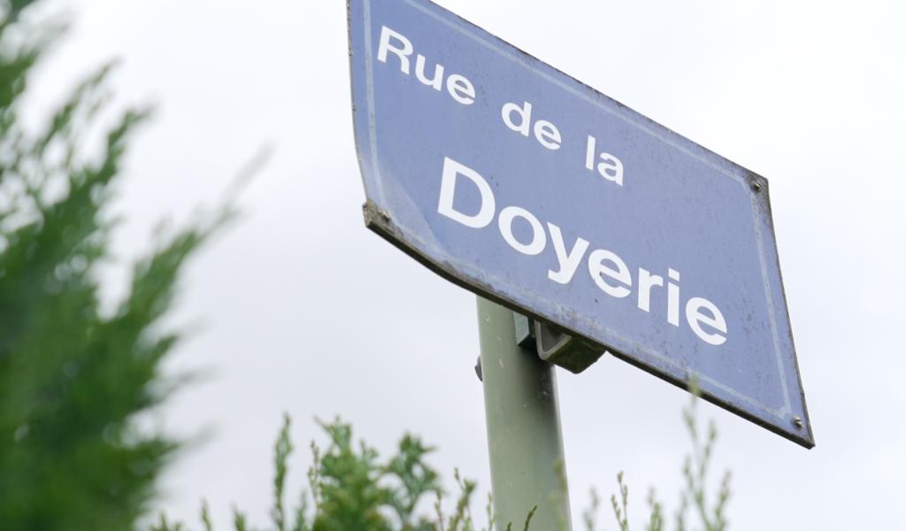 À côté de la plaque : la rue de la Doyerie à Perwez