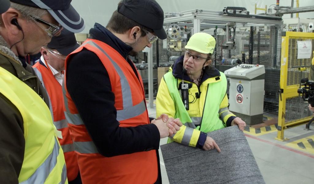 Perwez : une entreprise utilise un bitume recyclé pour les membranes de toitures