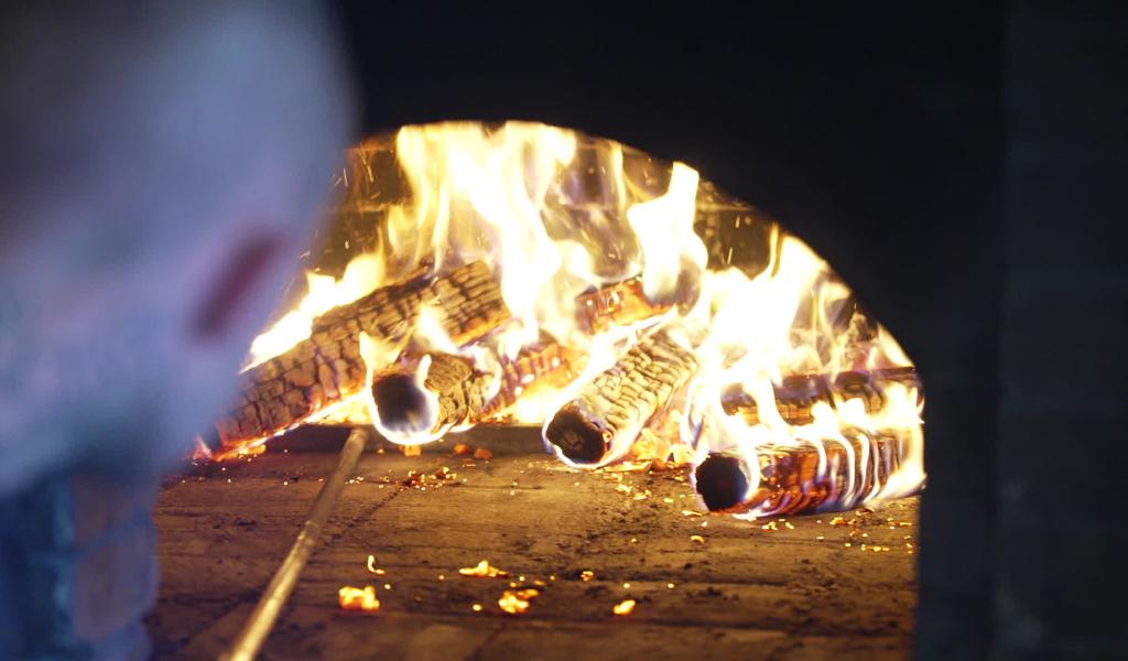 En 2025, le bois reste le combustible le plus abordable