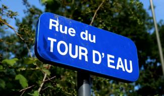 "À côté de la plaque" : la rue du Tour d'eau à Perwez