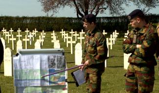 Des élèves de l'École royale militaire à la Nécropole de Chastre