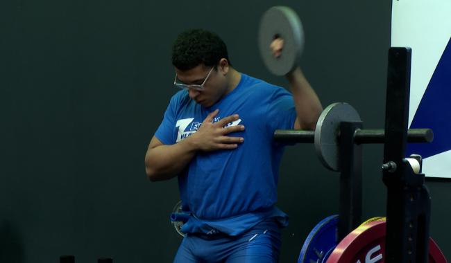 Simon Plennevaux en route pour les Championnats d'Europe Juniors de powerlifting