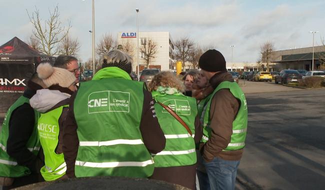 Les travailleurs d'Aldi ont bloqué les accès à la centrale de Gembloux